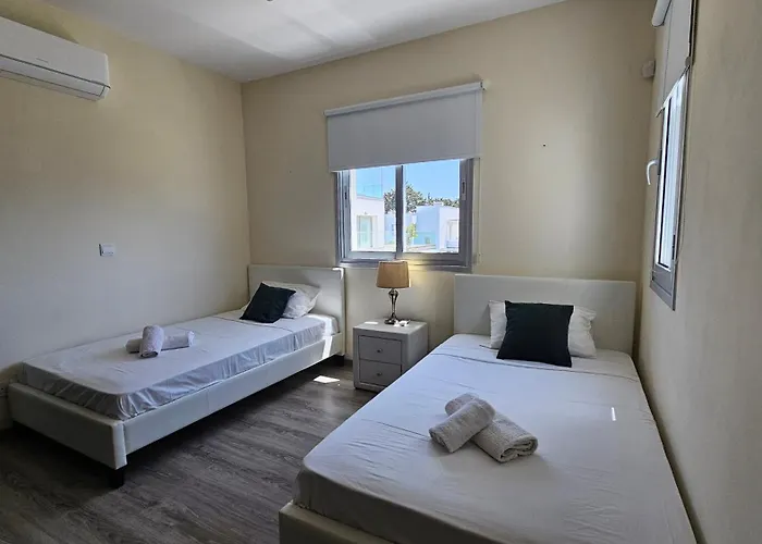 Kyma 3 Bed + Pool 빌라 파포스