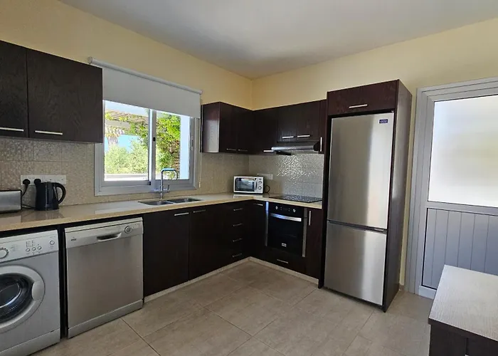 Kyma 3 Bed + Pool 파포스