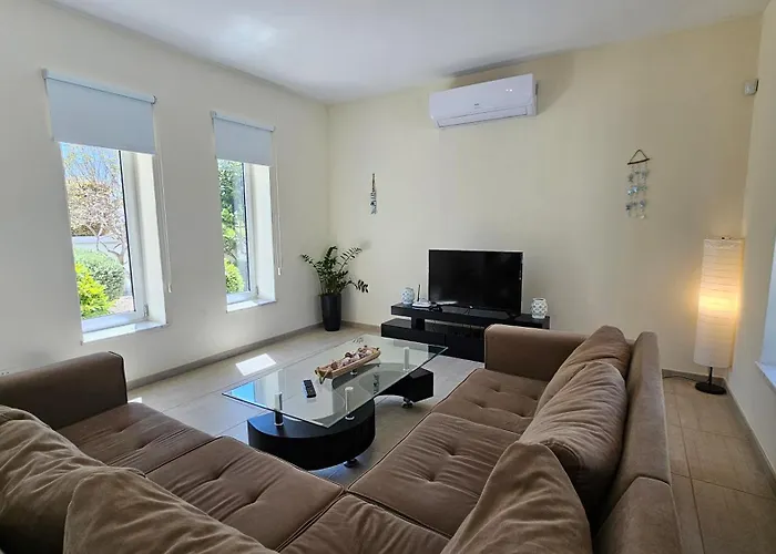 Kyma 3 Bed + Pool * 파포스