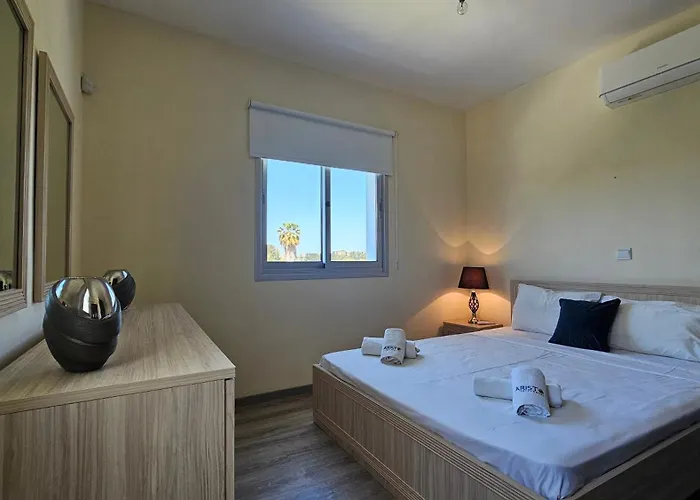 Kyma 3 Bed + Pool * パ フォス